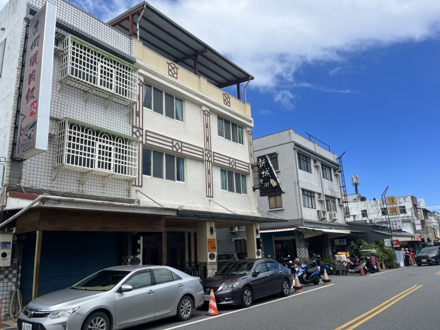 花蓮60年老店【佳興冰菓店】-花蓮新城必訪景點,不是你想像中的冰菓店。主打佳興檸檬汁、檸檬棒棒冰,還有賣麵食、小菜、熱炒等熱食。 - 第2張圖