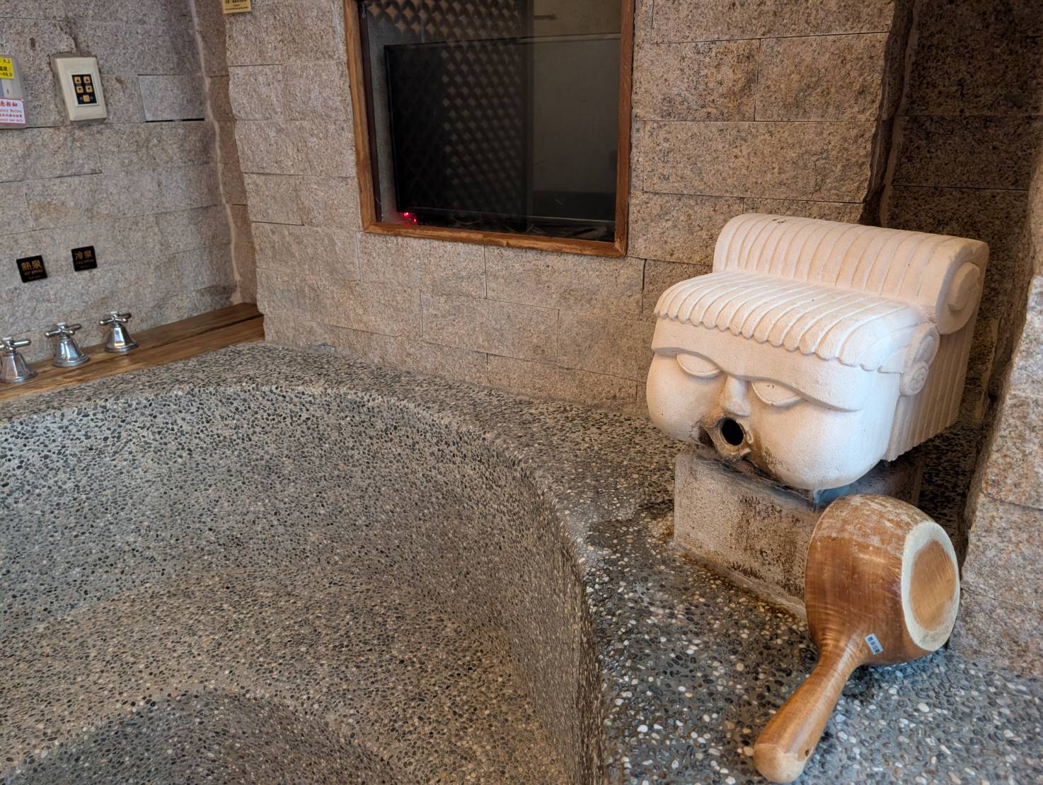 台中谷關湯屋推薦【惠來谷關溫泉會館】-中台灣最古老的溫泉,台灣十大名湯之一。峇里島風格飯店,雙人聆泉湯屋,谷關泡湯體驗。 - 第13張圖 台中谷關湯屋推薦【惠來谷關溫泉會館】-中台灣最古老的溫泉,台灣十大名湯之一。峇里島風格飯店,雙人聆泉湯屋,谷關泡湯體驗。