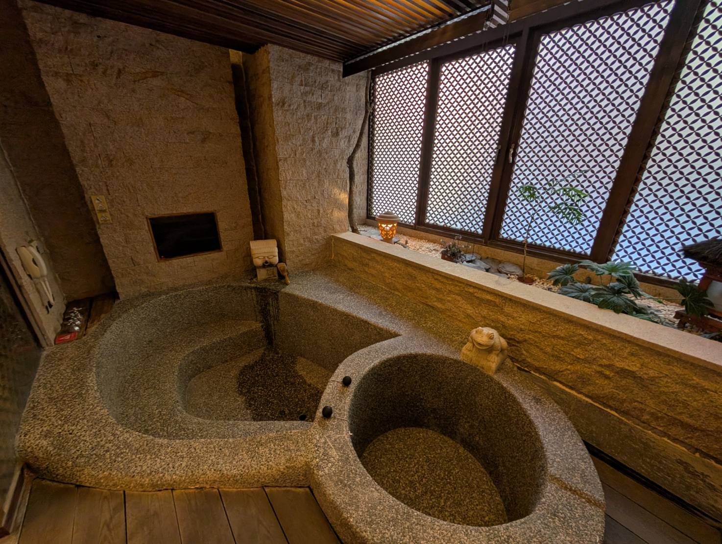 台中谷關湯屋推薦【惠來谷關溫泉會館】-中台灣最古老的溫泉,台灣十大名湯之一。峇里島風格飯店,雙人聆泉湯屋,谷關泡湯體驗。 - 第12張圖 台中谷關湯屋推薦【惠來谷關溫泉會館】-中台灣最古老的溫泉,台灣十大名湯之一。峇里島風格飯店,雙人聆泉湯屋,谷關泡湯體驗。