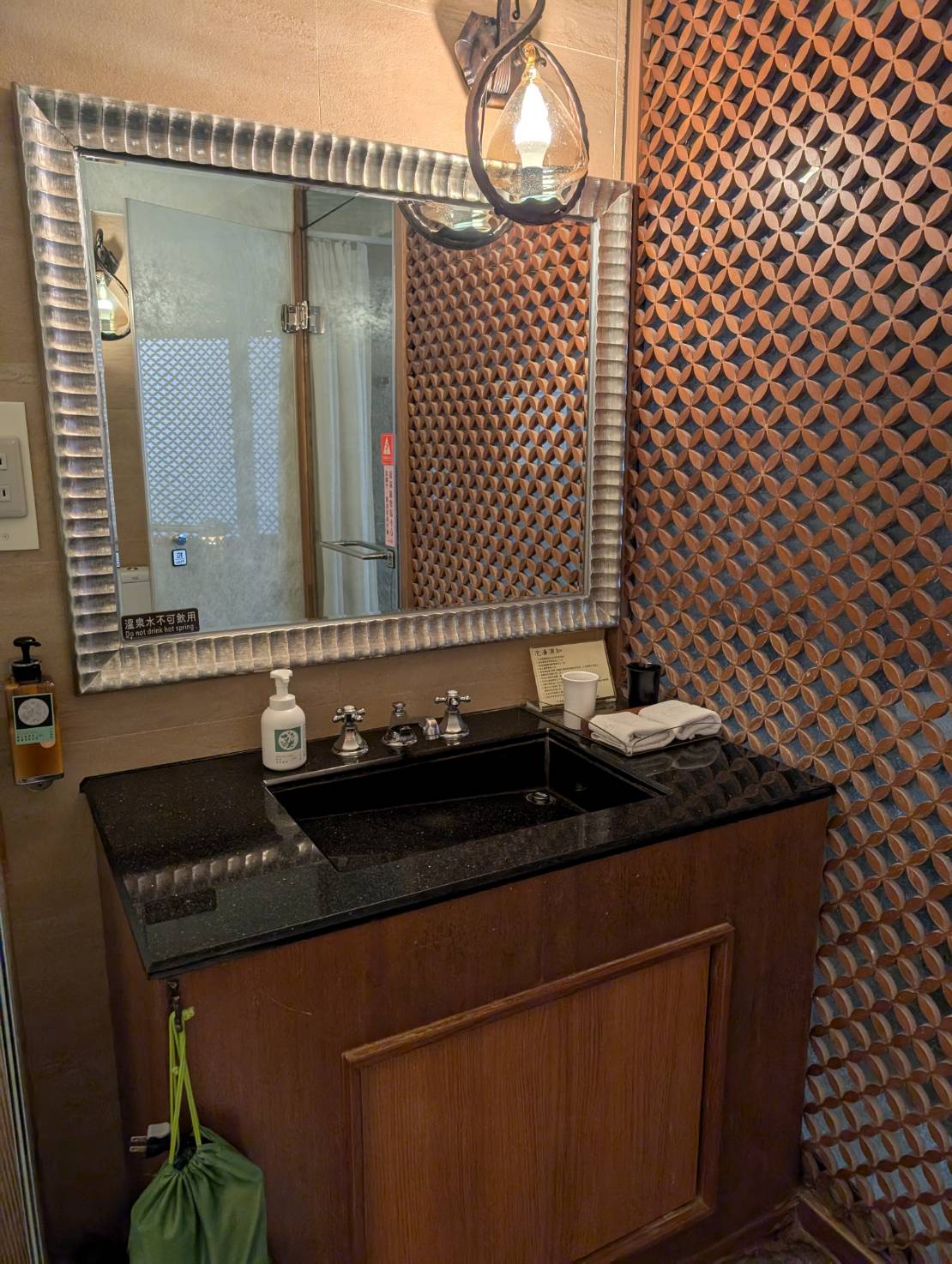 台中谷關湯屋推薦【惠來谷關溫泉會館】-中台灣最古老的溫泉,台灣十大名湯之一。峇里島風格飯店,雙人聆泉湯屋,谷關泡湯體驗。 - 第11張圖 台中谷關湯屋推薦【惠來谷關溫泉會館】-中台灣最古老的溫泉,台灣十大名湯之一。峇里島風格飯店,雙人聆泉湯屋,谷關泡湯體驗。