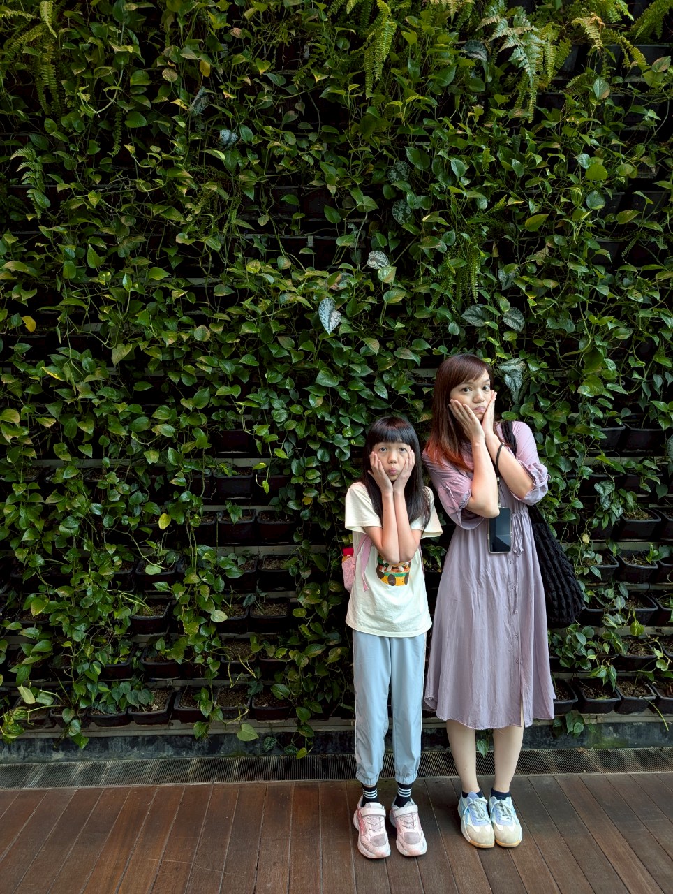 新加坡景點【新加坡樟宜國際機場 星耀樟宜】-擁有世界最大的室內雨瀑布、機場花園、星空花園,多達300家餐廳與商店,新加坡讓機場也成為必去景點。 - 第12張圖 新加坡景點【新加坡樟宜國際機場 星耀樟宜】-擁有世界最大的室內雨瀑布、機場花園、星空花園,多達300家餐廳與商店,新加坡讓機場也成為必去景點。