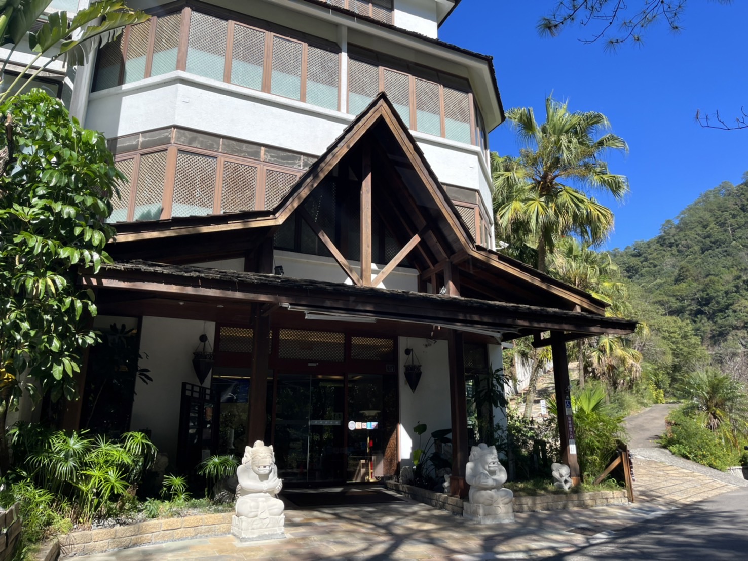 台中谷關湯屋推薦【惠來谷關溫泉會館】-中台灣最古老的溫泉,台灣十大名湯之一。峇里島風格飯店,雙人聆泉湯屋,谷關泡湯體驗。 - 第2張圖 台中谷關湯屋推薦【惠來谷關溫泉會館】-中台灣最古老的溫泉,台灣十大名湯之一。峇里島風格飯店,雙人聆泉湯屋,谷關泡湯體驗。