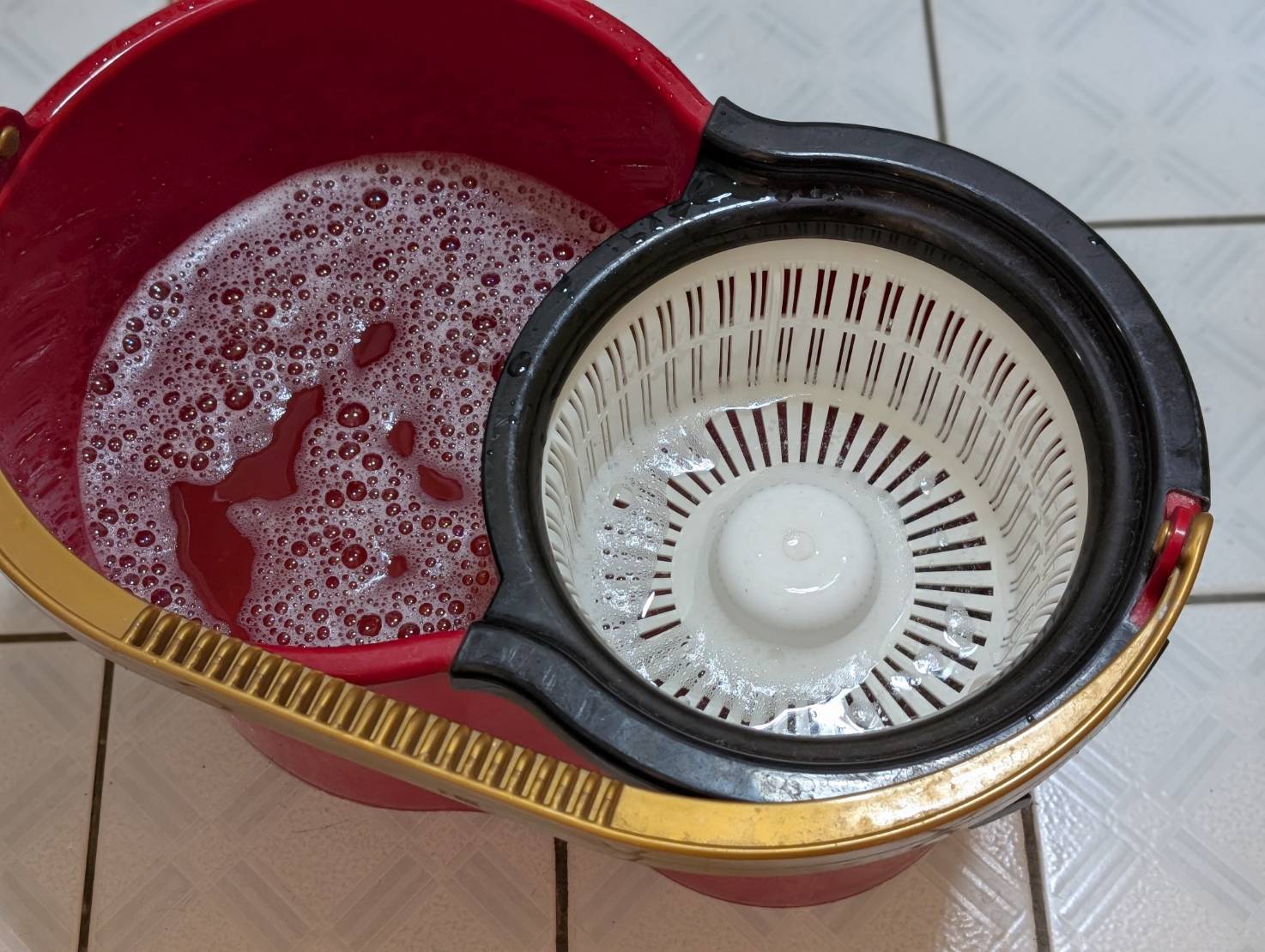 家庭必備抗菌好物【Savlon 沙威隆潔身液】-來自英國的抗菌專家， 溫和清潔肌膚，清潔及保護同時啟動，全家都能安心使用的潔身好幫手。