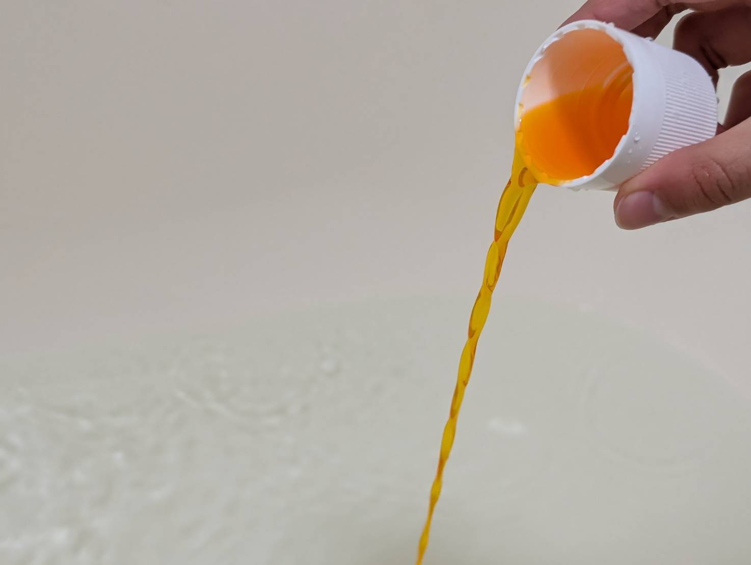 家庭必備抗菌好物【Savlon 沙威隆潔身液】-來自英國的抗菌專家， 溫和清潔肌膚，清潔及保護同時啟動，全家都能安心使用的潔身好幫手。