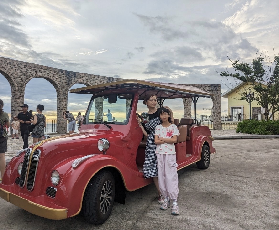 越南富國島必玩【太陽世界香島水上樂園】搭乘世界最長的跨海纜車,暢遊主題樂園。坐嘟嘟車來趟日落小鎮巡禮,親吻之橋賞夕陽。 - 第20張圖 越南富國島必玩【太陽世界香島水上樂園】搭乘世界最長的跨海纜車,暢遊主題樂園。坐嘟嘟車來趟日落小鎮巡禮,親吻之橋賞夕陽。