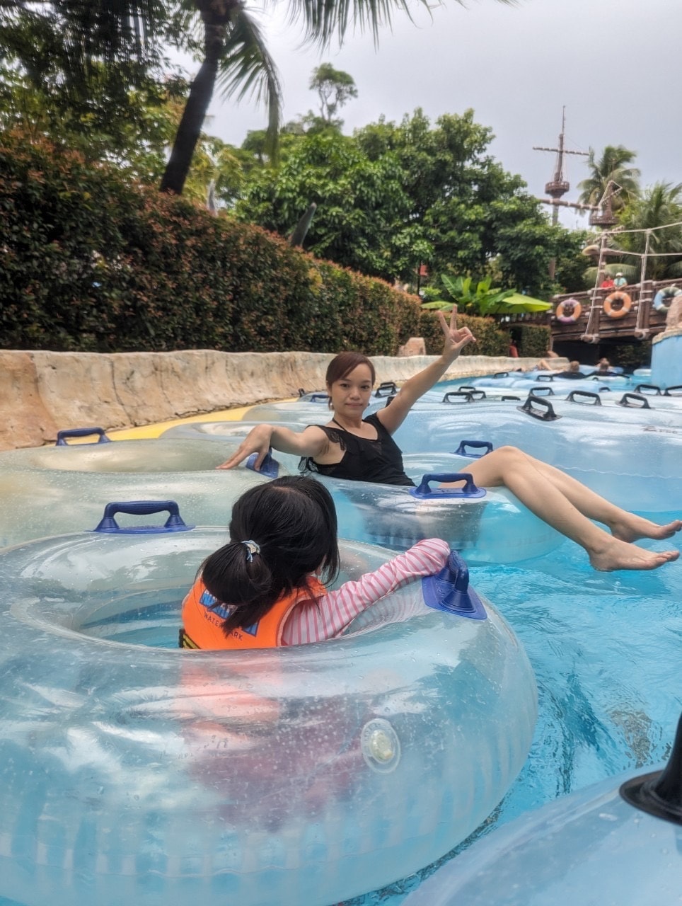 越南富國島必玩【太陽世界香島水上樂園】搭乘世界最長的跨海纜車,暢遊主題樂園。坐嘟嘟車來趟日落小鎮巡禮,親吻之橋賞夕陽。 - 第5張圖 越南富國島必玩【太陽世界香島水上樂園】搭乘世界最長的跨海纜車,暢遊主題樂園。坐嘟嘟車來趟日落小鎮巡禮,親吻之橋賞夕陽。