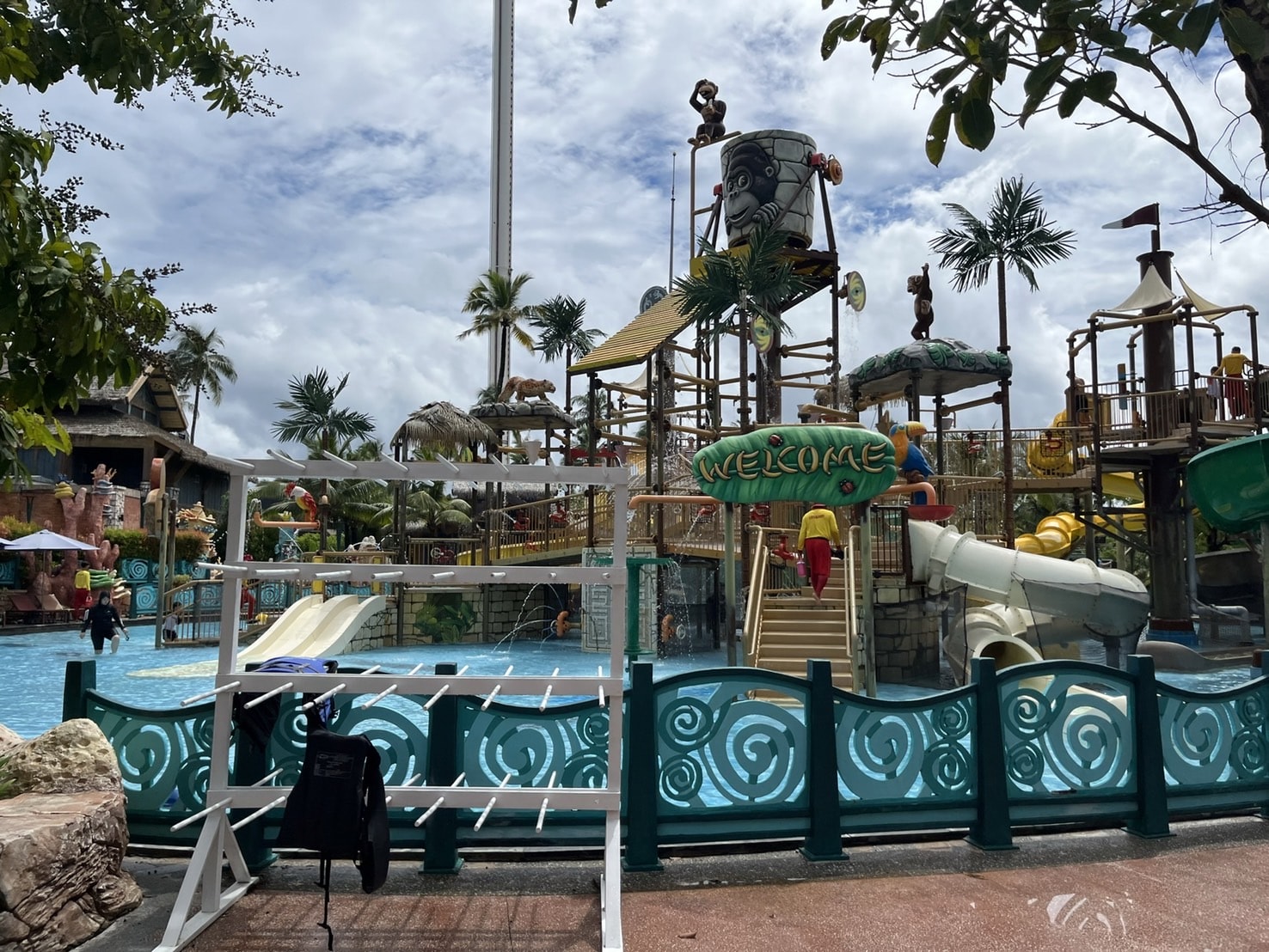 越南富國島必玩【太陽世界香島水上樂園】搭乘世界最長的跨海纜車,暢遊主題樂園。坐嘟嘟車來趟日落小鎮巡禮,親吻之橋賞夕陽。 - 第4張圖 越南富國島必玩【太陽世界香島水上樂園】搭乘世界最長的跨海纜車,暢遊主題樂園。坐嘟嘟車來趟日落小鎮巡禮,親吻之橋賞夕陽。
