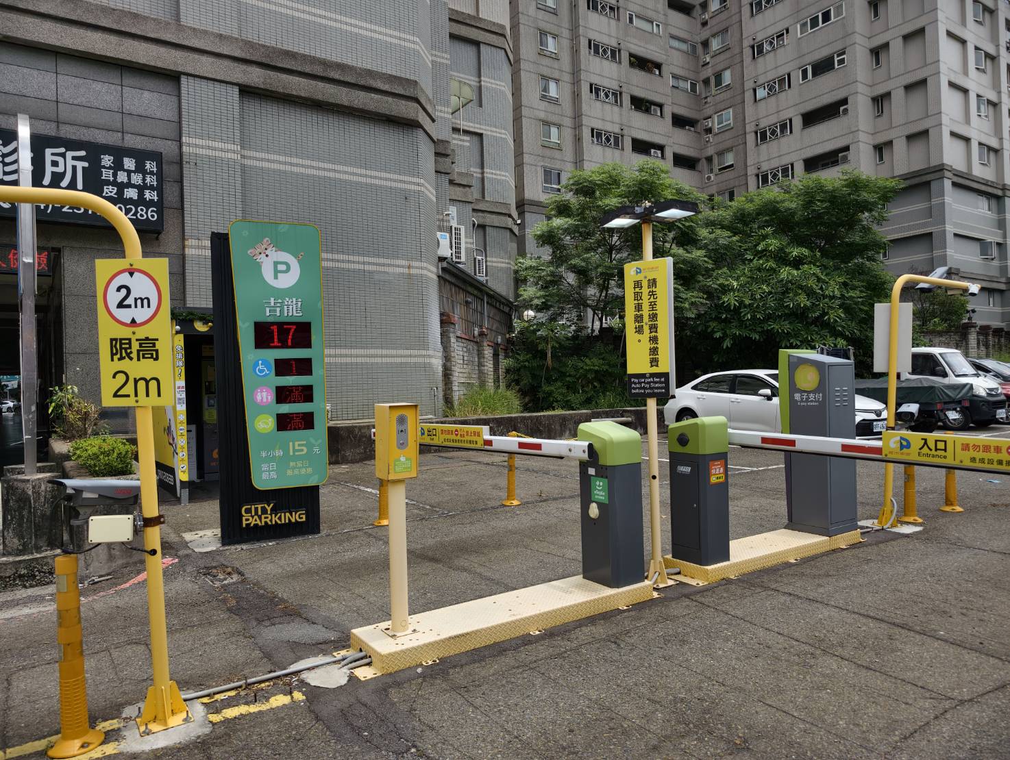 台中南區髮廊【雅頓髮型 台中美村店】洗髮、護髮加造型的療癒行程，一個半小時輕鬆完成。髮尾不再像稻草，找回頭髮的光澤感。