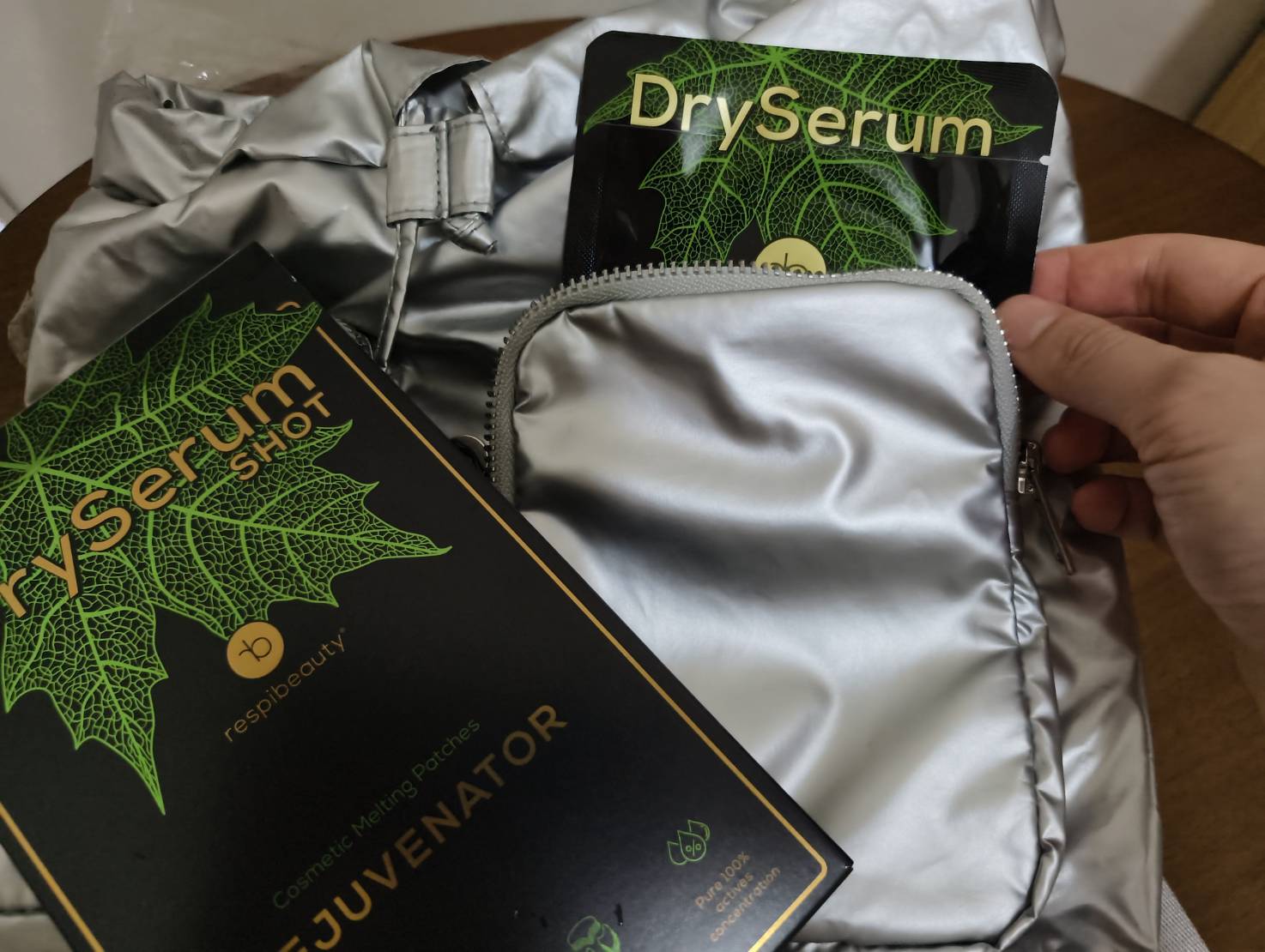 乾式面膜開箱【RespiBeauty DrySerum 高純度凍乾活性血清精華面膜】不同於傳統精華液面膜的護膚體驗，無水配方奈米吸收，讓保養也很有科技感！