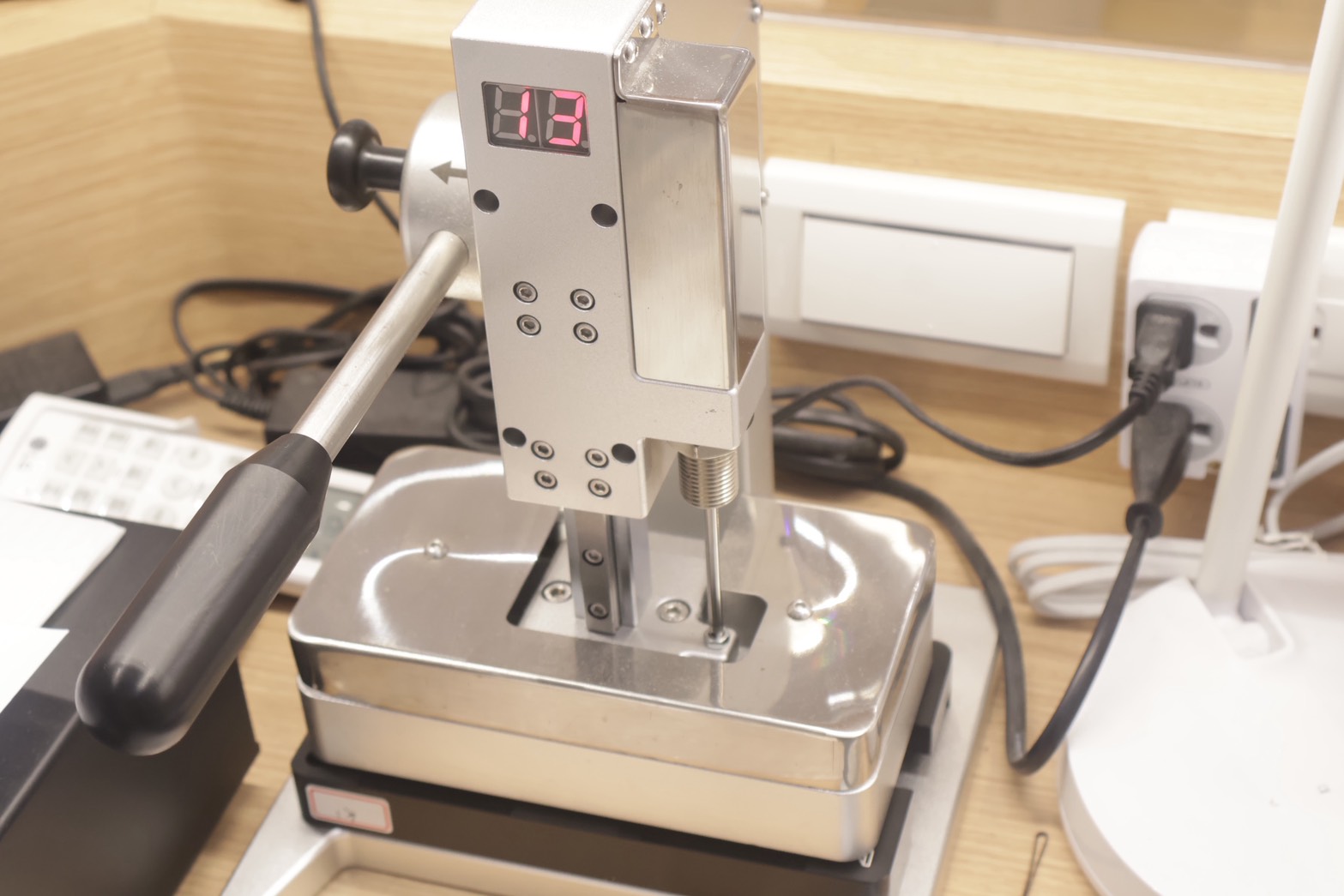 台中iPhone原廠電池推薦【鼎威維修 北屯店】快速檢測，Apple原廠電池快速更換，只要一小時!不會清除資料，還有90天維修保固。
