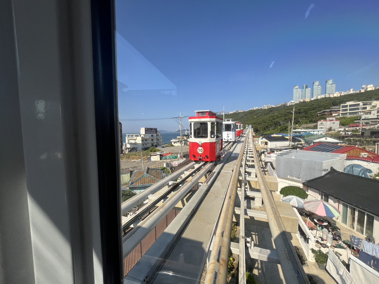 釜山景點必去【天空膠囊列車 青沙浦→尾浦】釜山膠囊列車官網預約訂票,釜山最美海景列車,海景第一排搭乘心得分享。 - 第9張圖 釜山景點必去【天空膠囊列車 青沙浦→尾浦】釜山膠囊列車官網預約訂票,釜山最美海景列車,海景第一排搭乘心得分享。