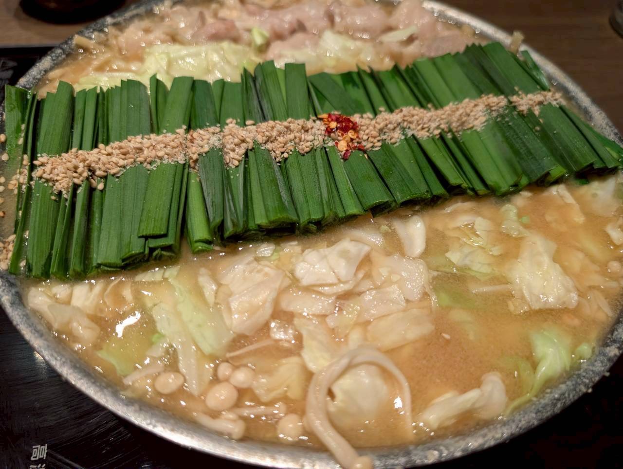 福岡自由行景點推薦【志賀島】【莒崎宮】，晚餐必吃【前田屋西中洲店牛腸鍋】。福岡一日遊行程攻略，海景、神社、美食一次滿足。