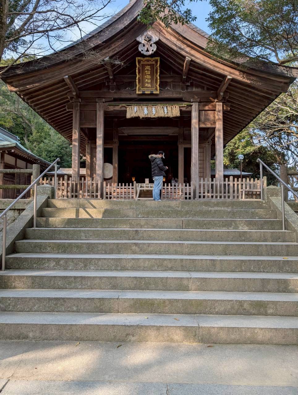 福岡自由行景點推薦【志賀島】【莒崎宮】，晚餐必吃【前田屋西中洲店牛腸鍋】。福岡一日遊行程攻略，海景、神社、美食一次滿足。