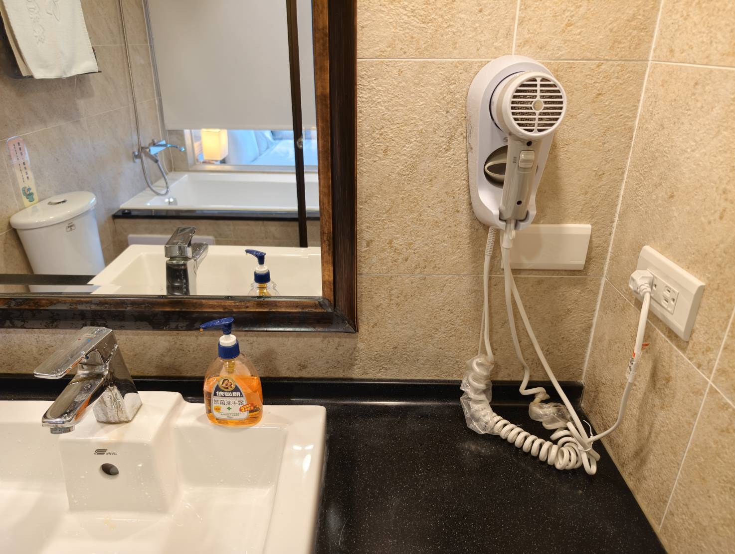 屏東枋山住宿【茉莉灣海景渡假酒店】近墾丁的親子渡假飯店推薦，設有緊鄰海邊的游泳池，間間都是海景房。適合放空、看海的屏東渡假飯店。