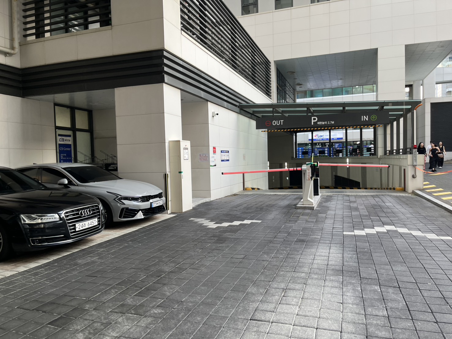 釜山廣安里住宿推薦【廣安KCC Switzen Harbor View Apt. Airbnb】兩房海景公寓，第一排欣賞廣安大橋夜景。絕美海景房，躺在房間就能欣賞廣安里煙火秀。
