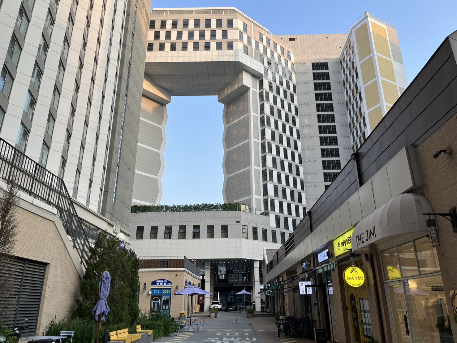釜山廣安里住宿推薦【廣安KCC Switzen Harbor View Apt. Airbnb】兩房海景公寓，第一排欣賞廣安大橋夜景。絕美海景房，躺在房間就能欣賞廣安里煙火秀。