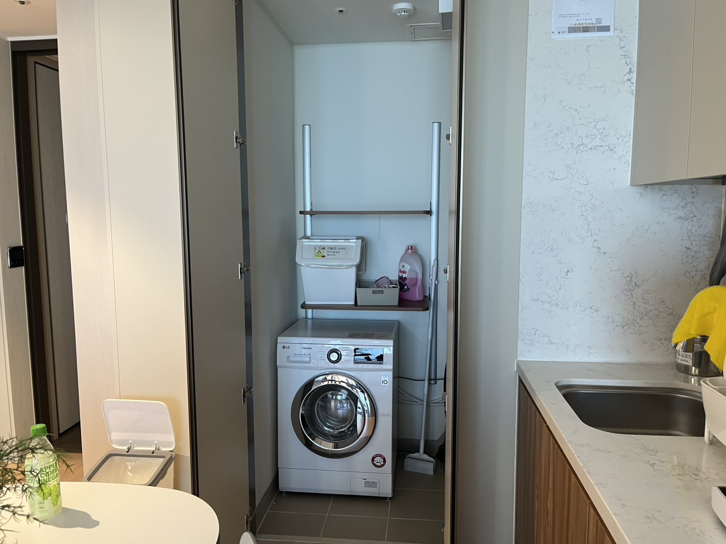 釜山廣安里住宿推薦【廣安KCC Switzen Harbor View Apt. Airbnb】兩房海景公寓，第一排欣賞廣安大橋夜景。絕美海景房，躺在房間就能欣賞廣安里煙火秀。