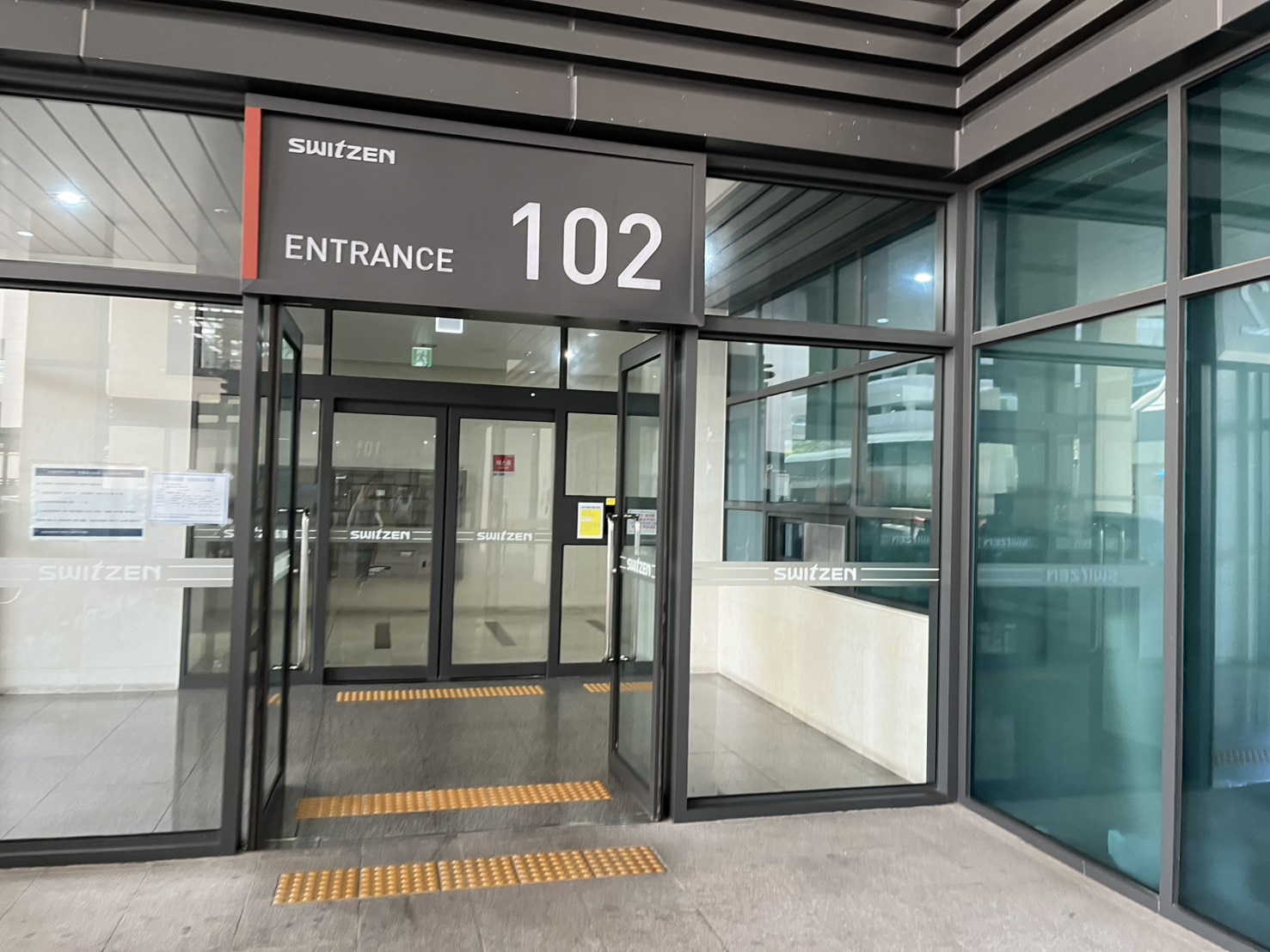 釜山廣安里住宿推薦【廣安KCC Switzen Harbor View Apt. Airbnb】兩房海景公寓，第一排欣賞廣安大橋夜景。絕美海景房，躺在房間就能欣賞廣安里煙火秀。