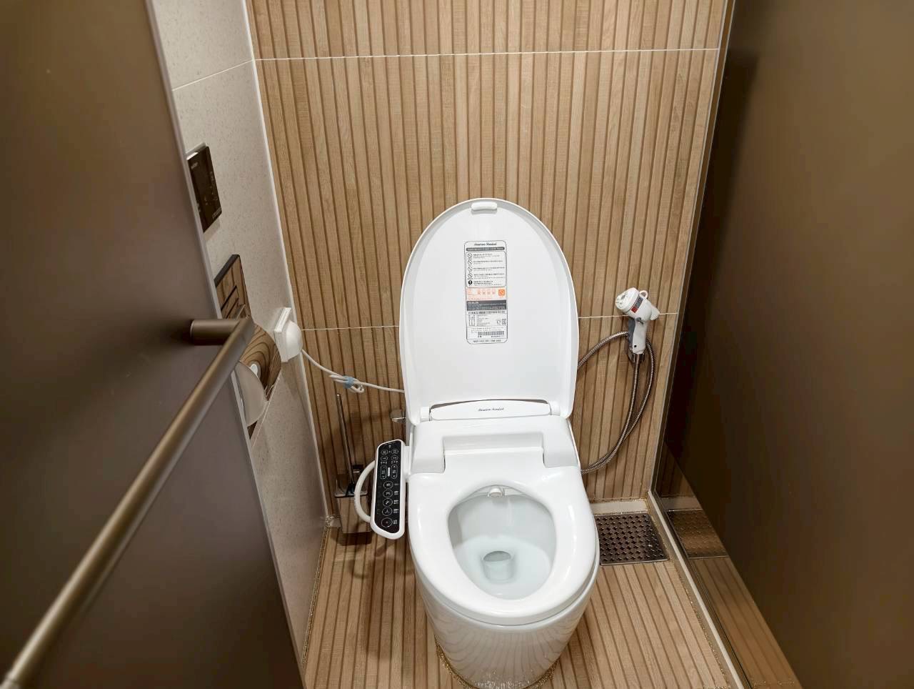 釜山廣安里住宿推薦【廣安KCC Switzen Harbor View Apt. Airbnb】兩房海景公寓，第一排欣賞廣安大橋夜景。絕美海景房，躺在房間就能欣賞廣安里煙火秀。