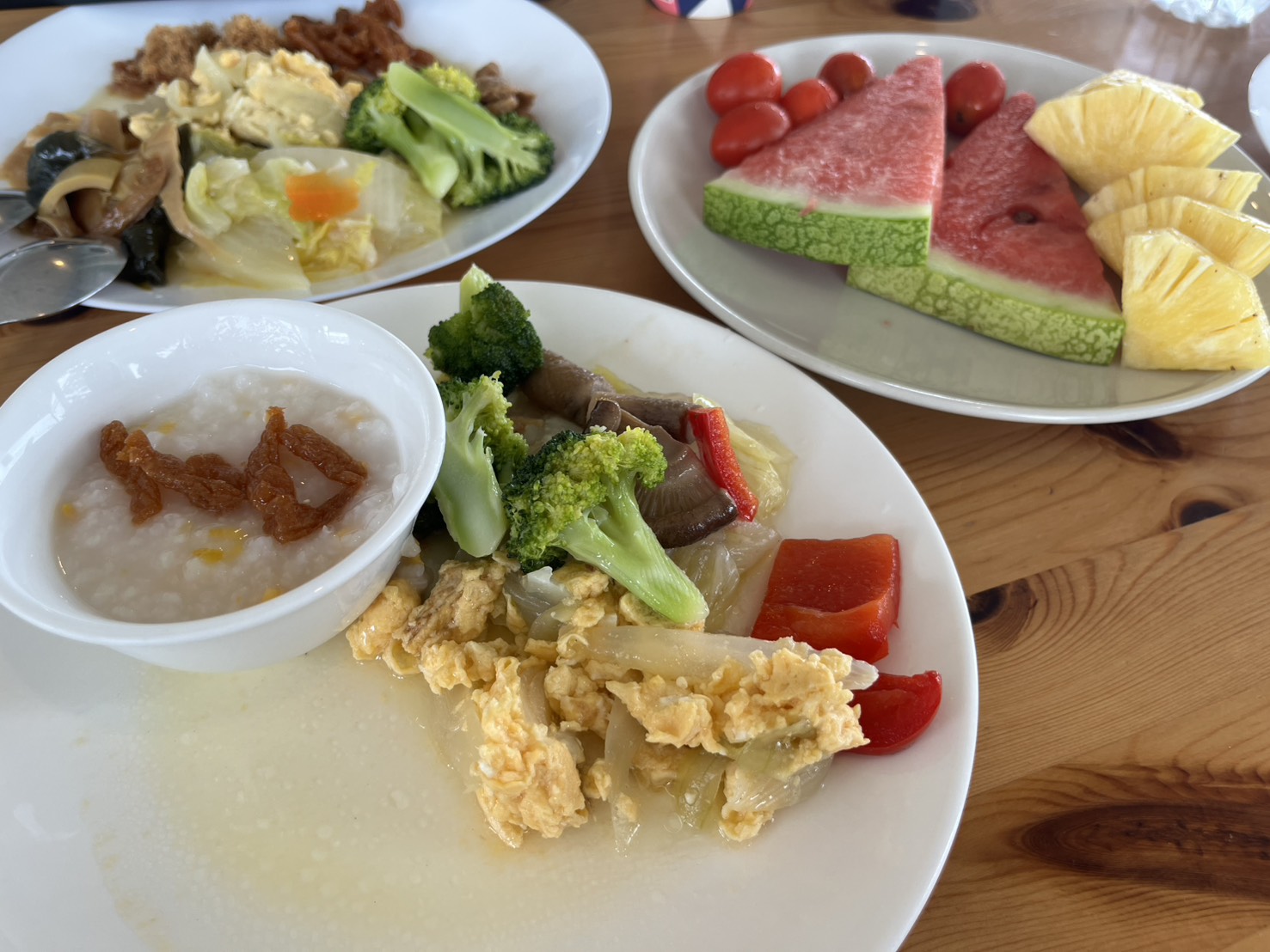 屏東枋山住宿【茉莉灣海景渡假酒店】近墾丁的親子渡假飯店推薦，設有緊鄰海邊的游泳池，間間都是海景房。適合放空、看海的屏東渡假飯店。