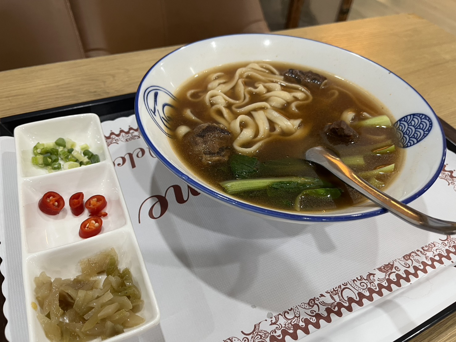 屏東枋山住宿【茉莉灣海景渡假酒店】近墾丁的親子渡假飯店推薦，設有緊鄰海邊的游泳池，間間都是海景房。適合放空、看海的屏東渡假飯店。