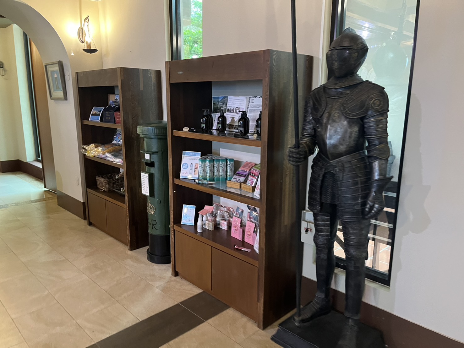 屏東枋山住宿【茉莉灣海景渡假酒店】近墾丁的親子渡假飯店推薦，設有緊鄰海邊的游泳池，間間都是海景房。適合放空、看海的屏東渡假飯店。