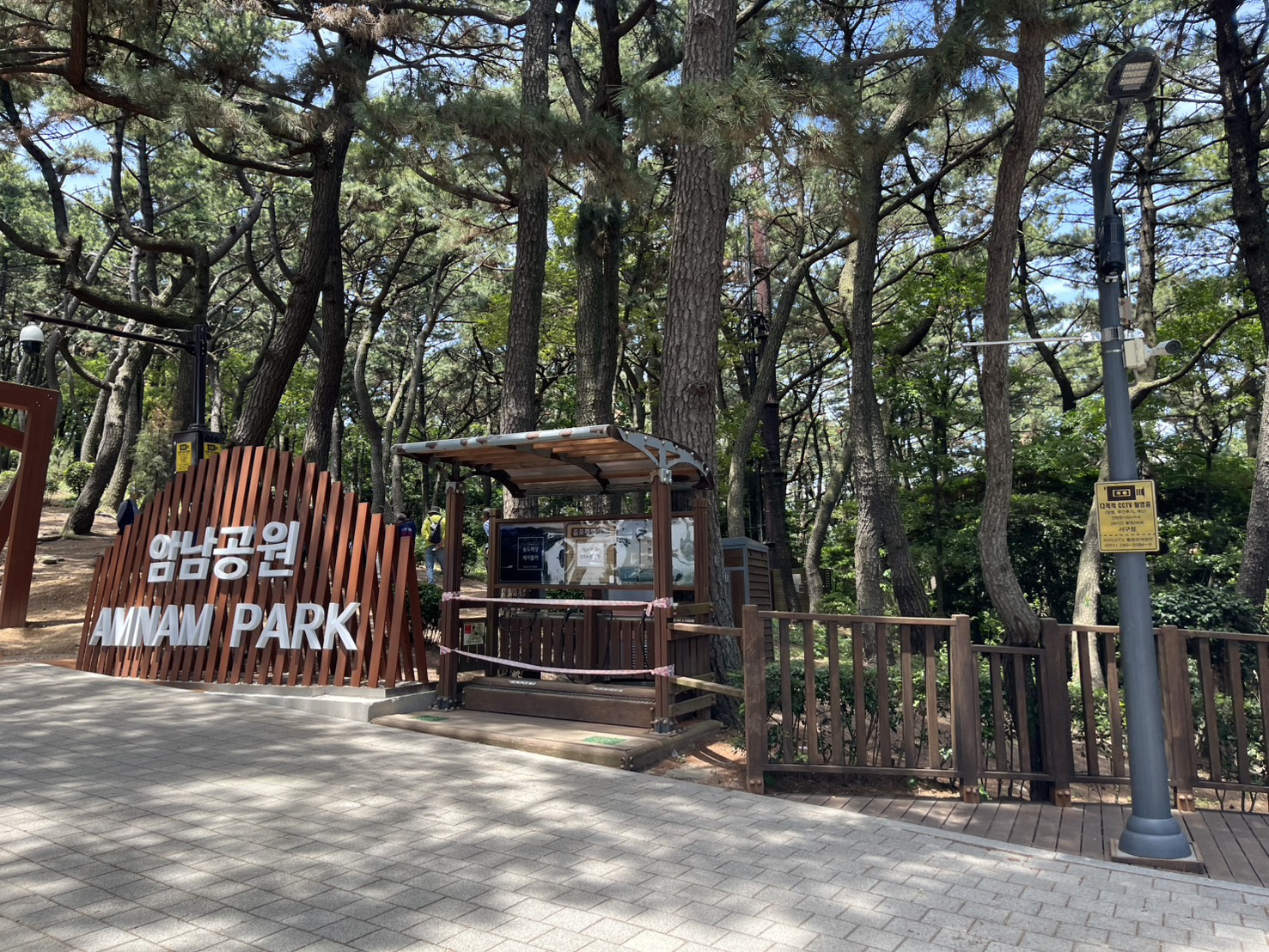 釜山自由行景點【松島海上纜車】韓國第一座跨海觀光纜車，水晶車廂好好拍!再順遊【龜島】，海中央散步，看看韓國版的人魚公主。